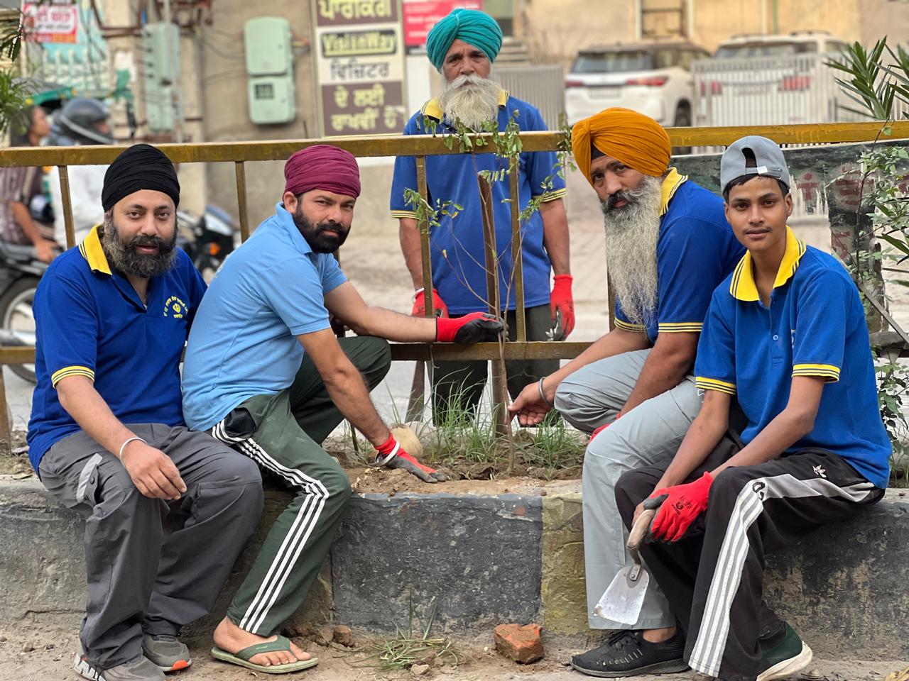 Shri Guru Ramdas Seva Society, Nawanshahr celebrated the 404th Prakash Parv Day of Shri Guru Tegh Bahadur Ji by planting trees.